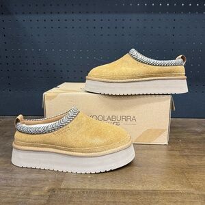 Koolaburra Women's Tan and Cream Slippers